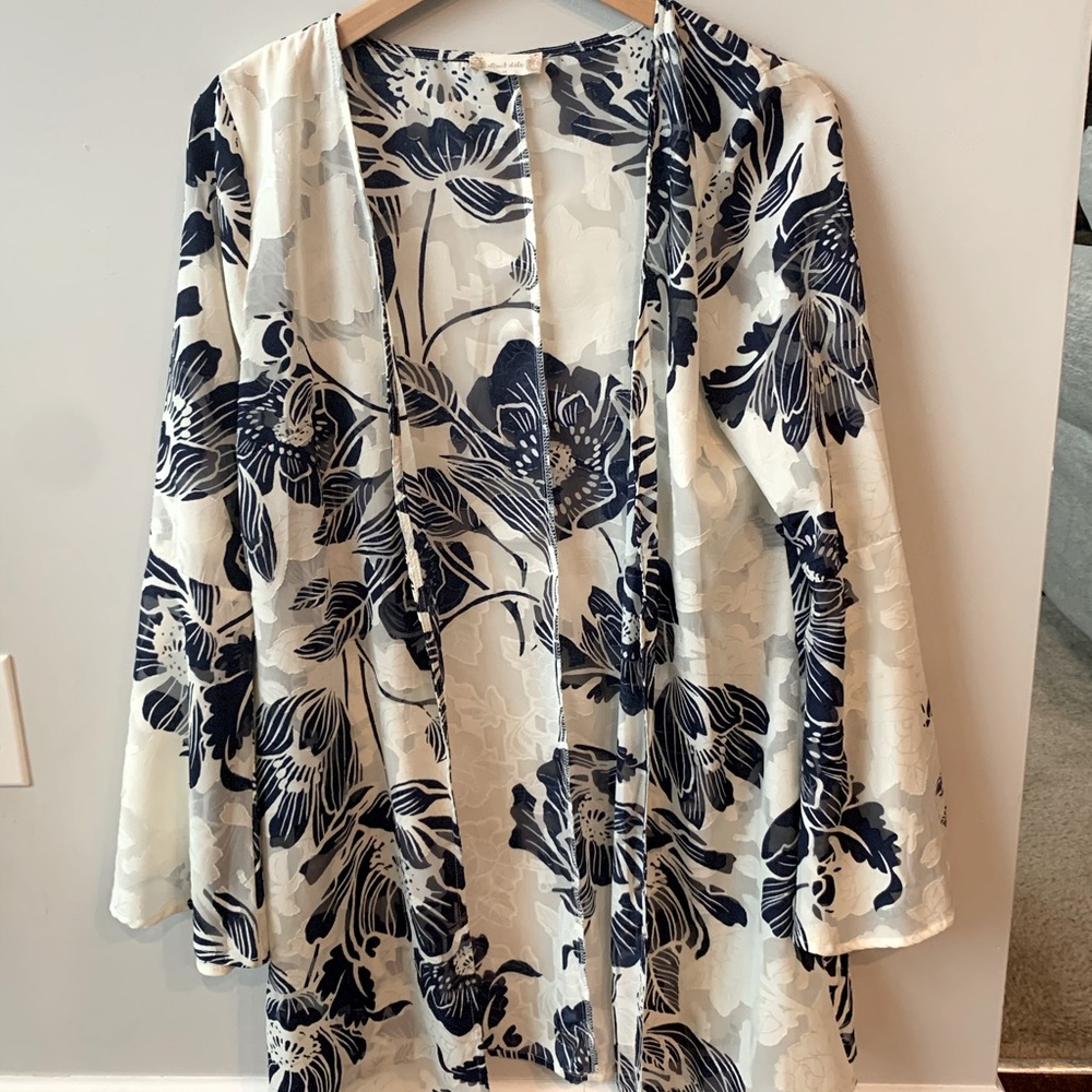 Altar’d State Blue/Ivory Kimono